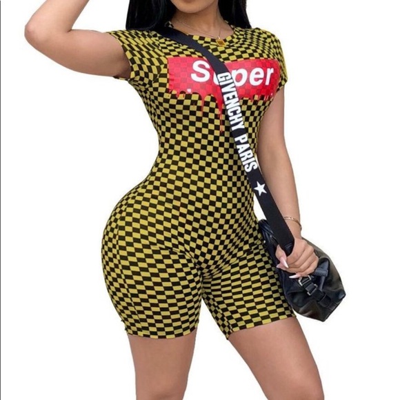 Stylish Jumpsuit - Picture 2 of 3